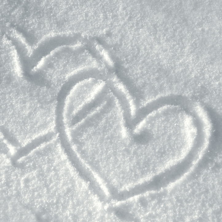 liefde-hartjes-in-de-sneeuw